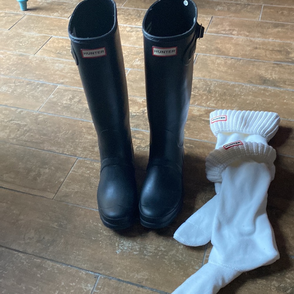 Black hunter boots w/ socks. Size 9. Great condition-some scuffs (pictured).